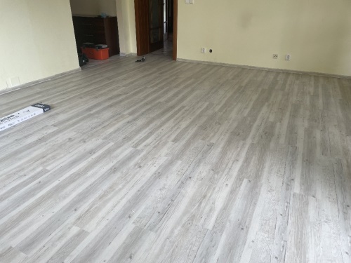 Pokládka vinylových dílců se zámkem (realizace Brandýs nad Orlicí)