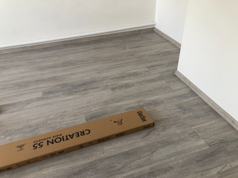 Pokládka vinylových dílců se zámkem (realizace Litomyšl)
